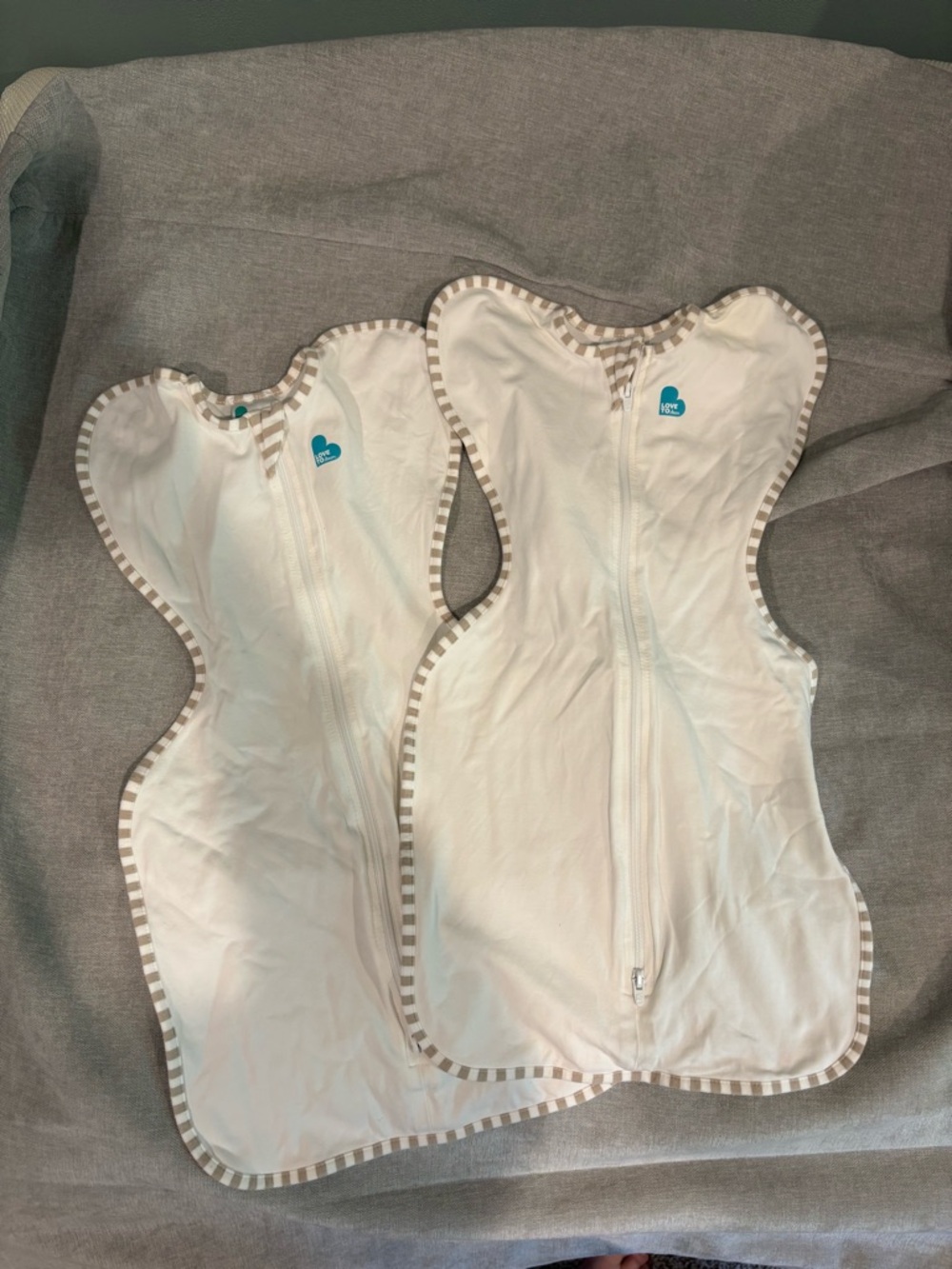 Love to dream 2 organic White Swaddles with Taupe Stripe Trim